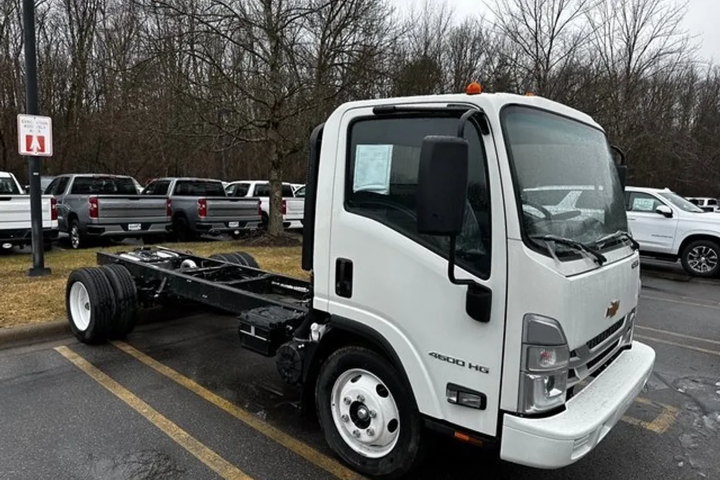 2024 Chevrolet Silverado 4500HD photo 1
