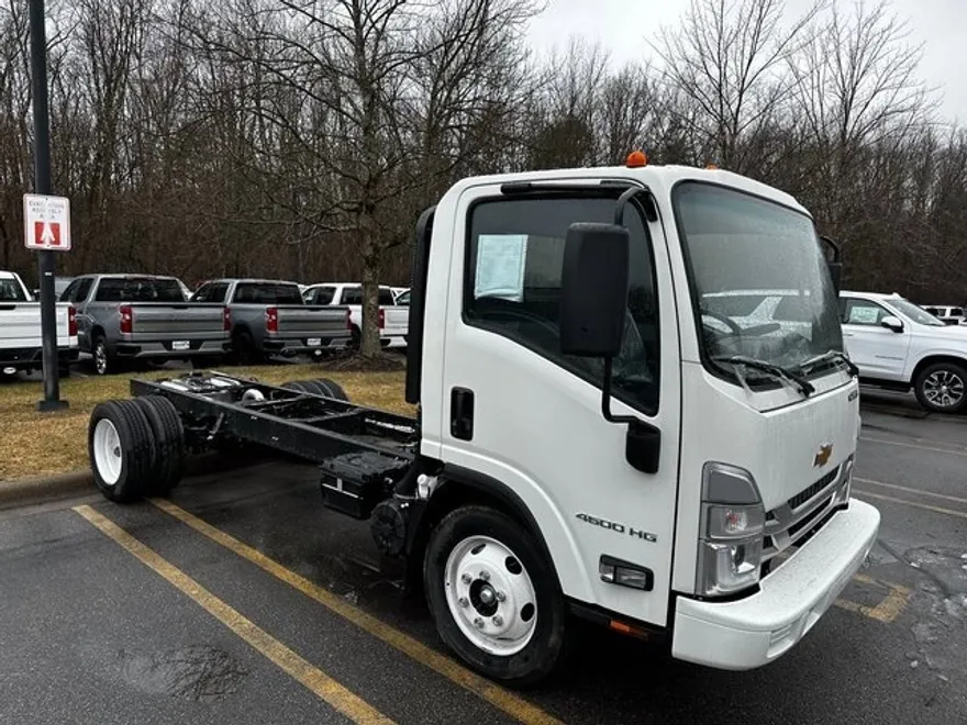 2024 Chevrolet Silverado 4500HD photo 1