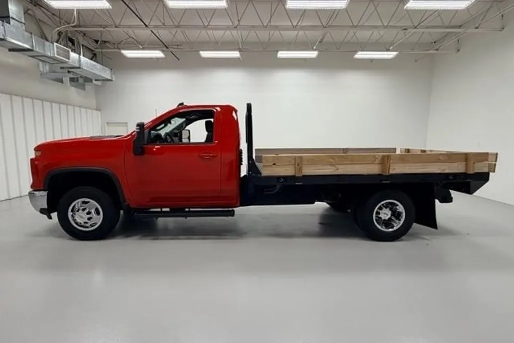 2024 Chevrolet Silverado 3500HD LT photo 1