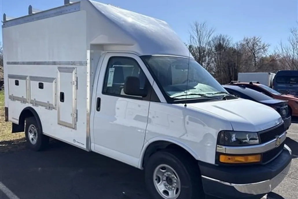 2025 Chevrolet Express 3500 Cutaway Van photo 1