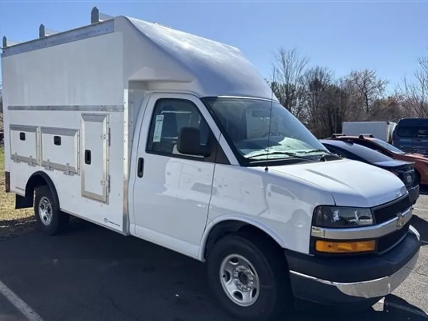 2025 Chevrolet Express 3500 Cutaway Van photo 1