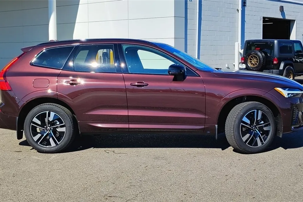 2026 Volvo XC60 B5 Plus photo 1