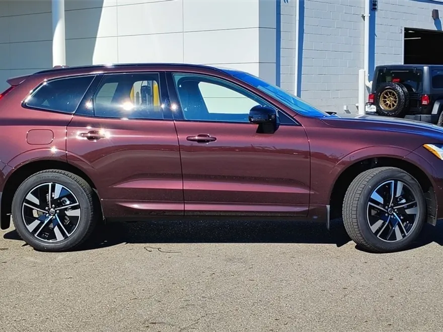 2026 Volvo XC60 B5 Plus photo 1