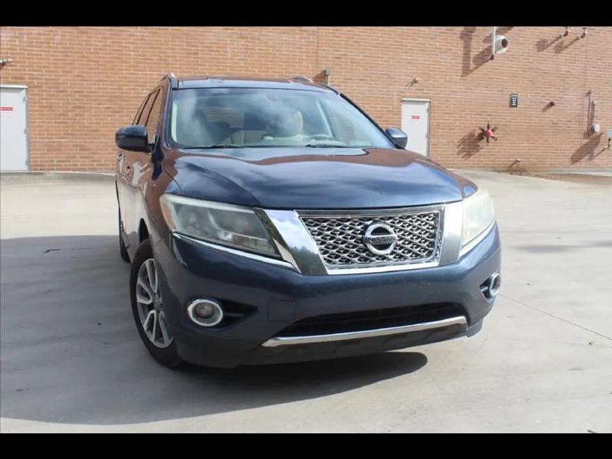 2015 Nissan Pathfinder S photo 1