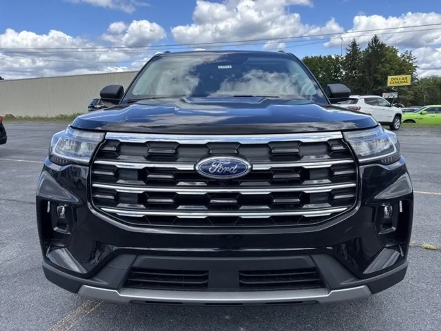 2025 Ford Explorer photo 1