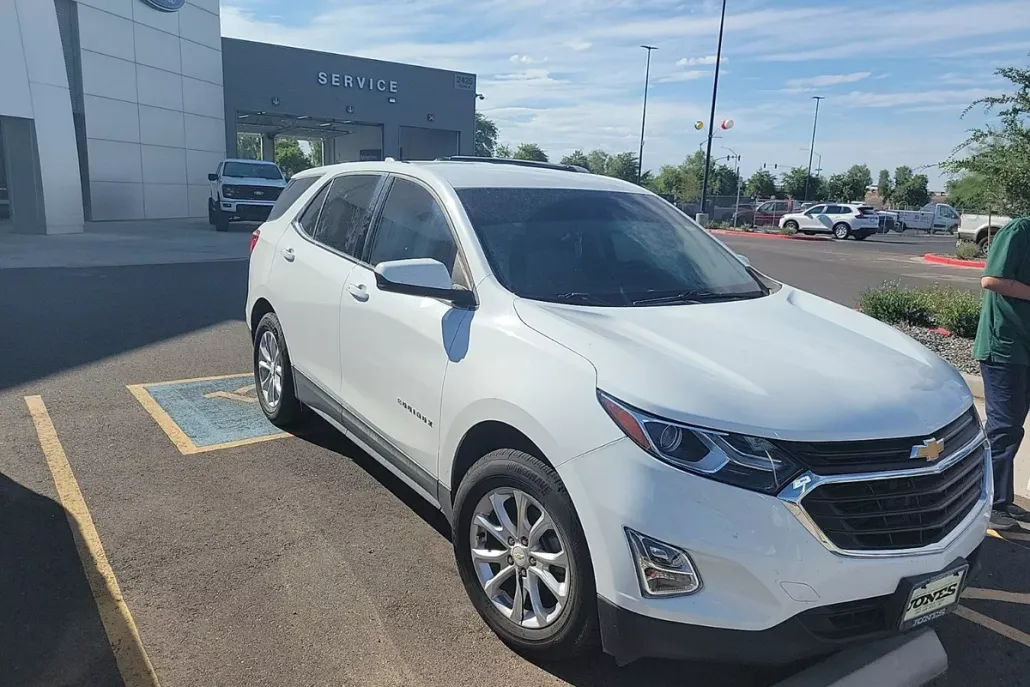 2019 Chevrolet Equinox LT photo 1