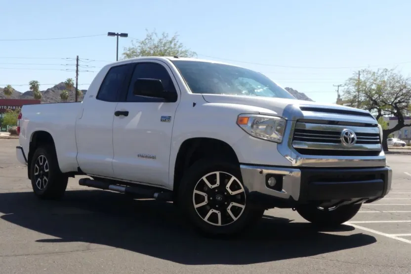2016 Toyota Tundra Double Cab SR5 photo 1
