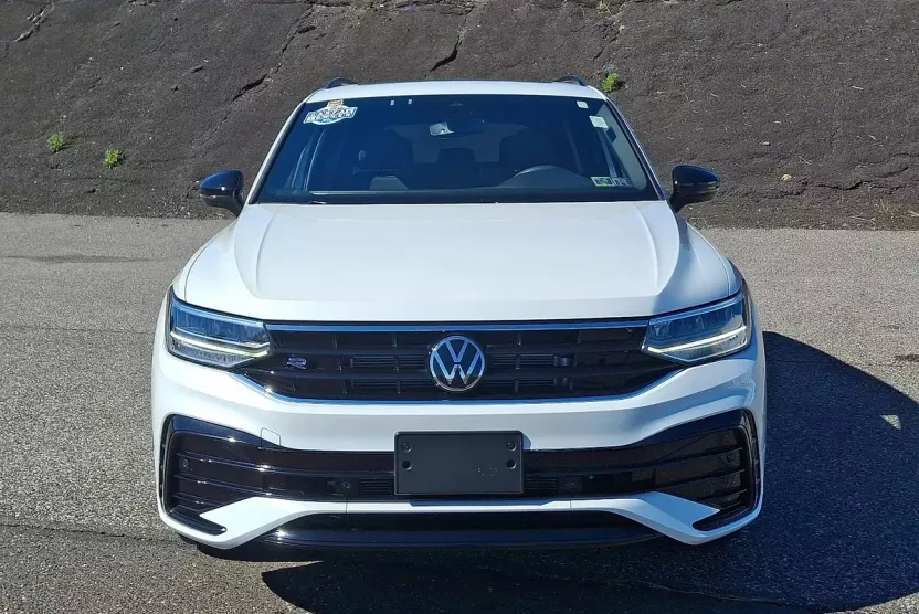 2023 Volkswagen Tiguan SE R-Line Black Sport photo 1