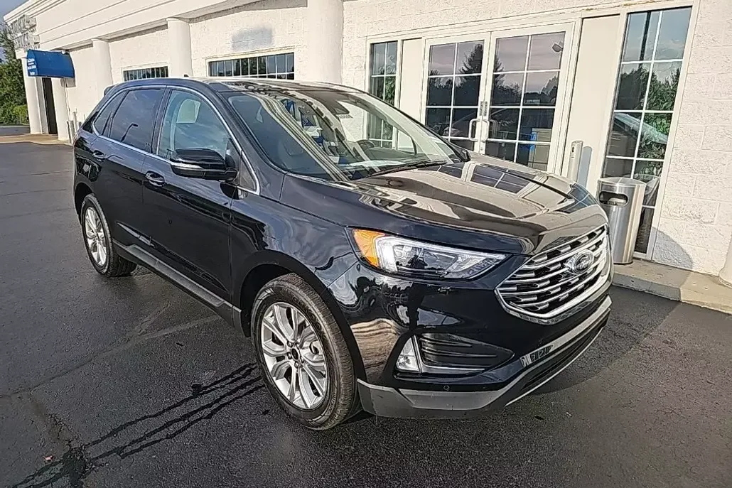 2024 Ford Edge Titanium photo 1