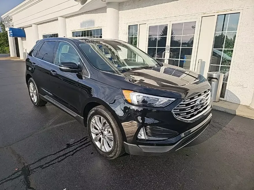 2024 Ford Edge Titanium photo 1