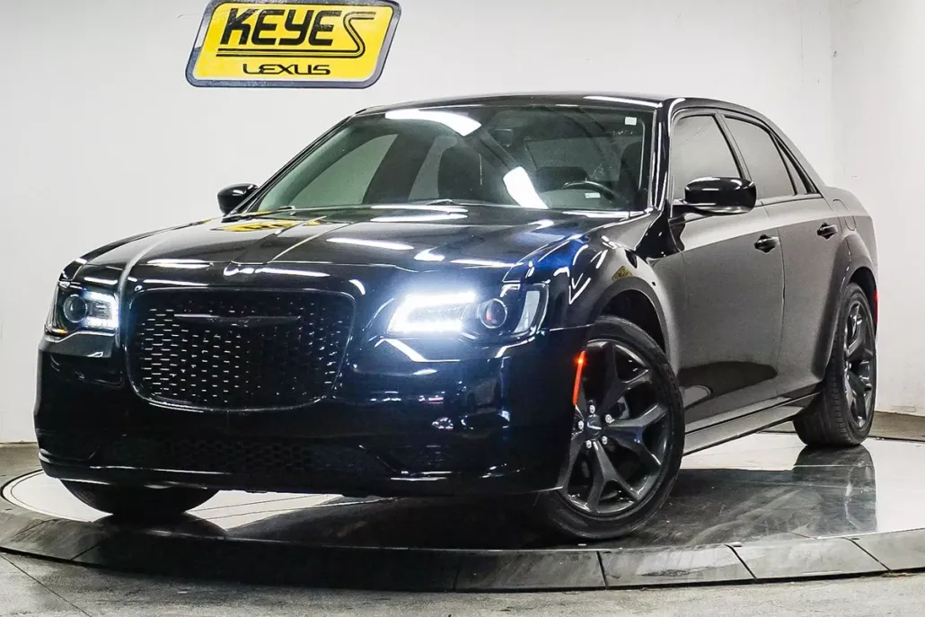 2022 Chrysler 300 Touring photo 1
