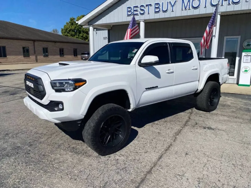 2022 Toyota Tacoma TRD Sport photo 1