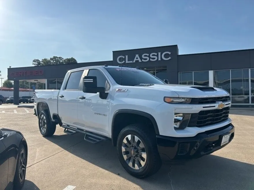 2024 Chevrolet Silverado 2500HD Custom photo 1
