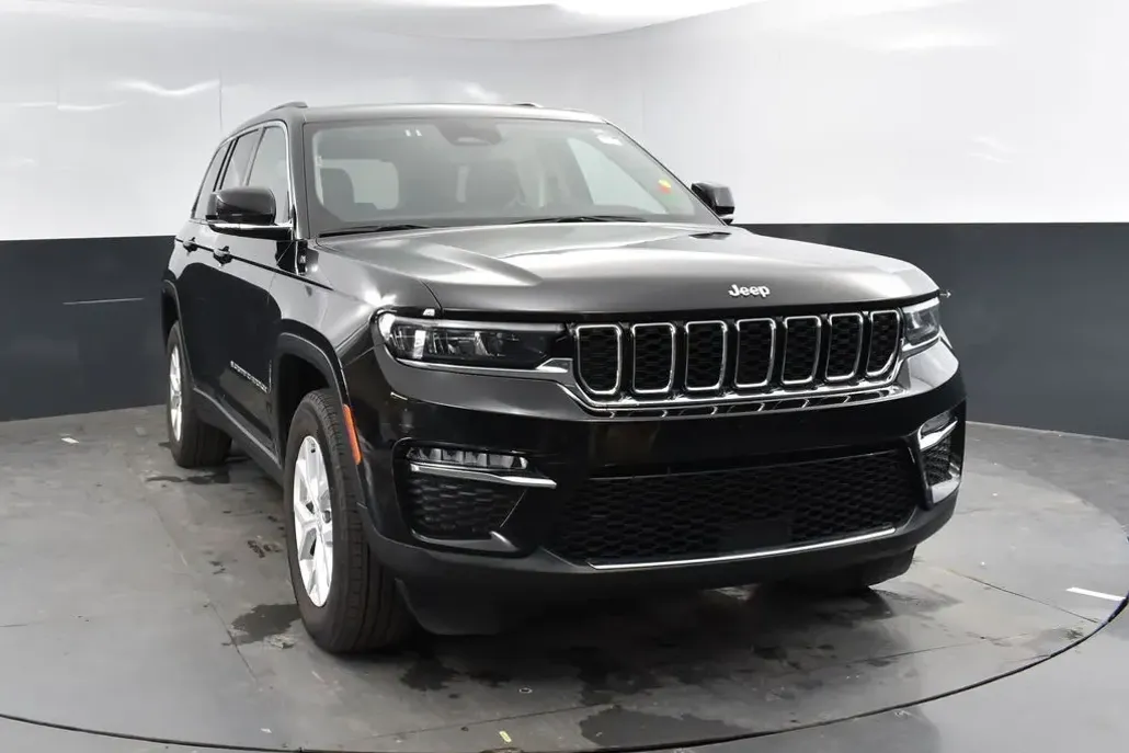 2023 Jeep Grand Cherokee Limited photo 1
