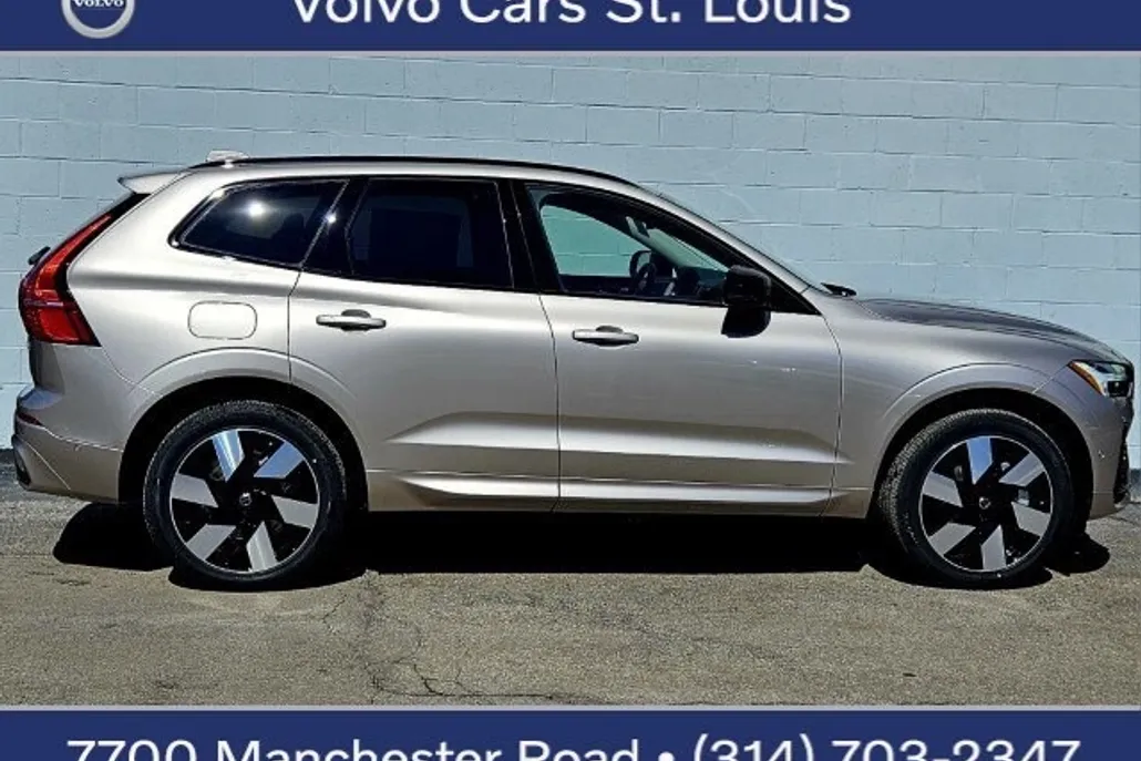 2025 Volvo XC60 Hybrid T8 Plus photo 1