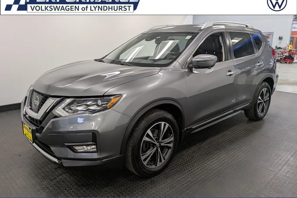 2017 Nissan Rogue SL photo 1
