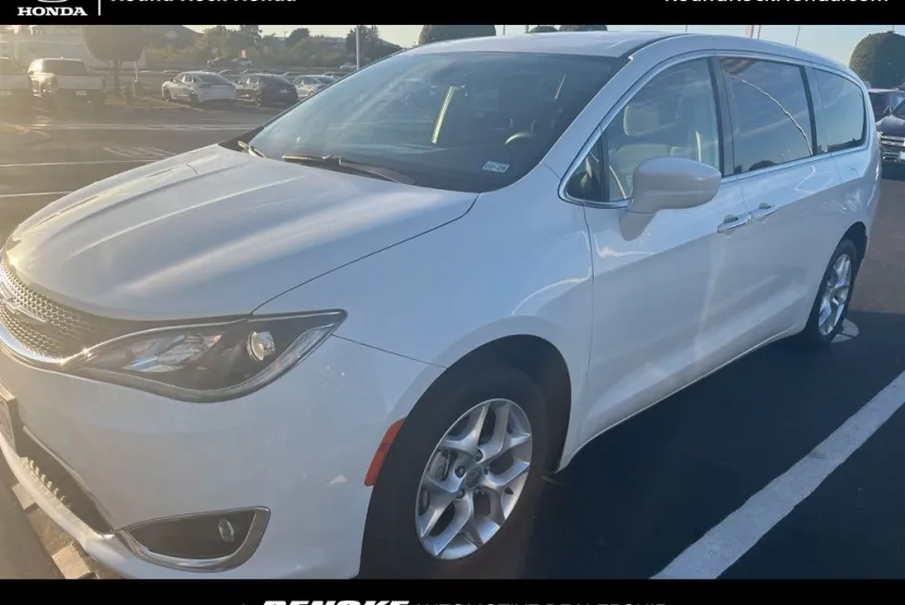 2018 Chrysler Pacifica Touring Plus photo 1