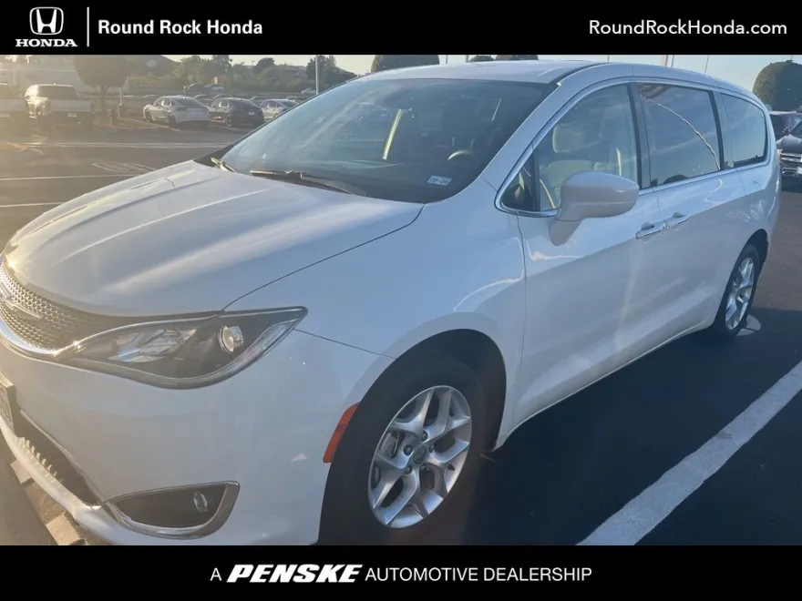 2018 Chrysler Pacifica Touring Plus photo 1