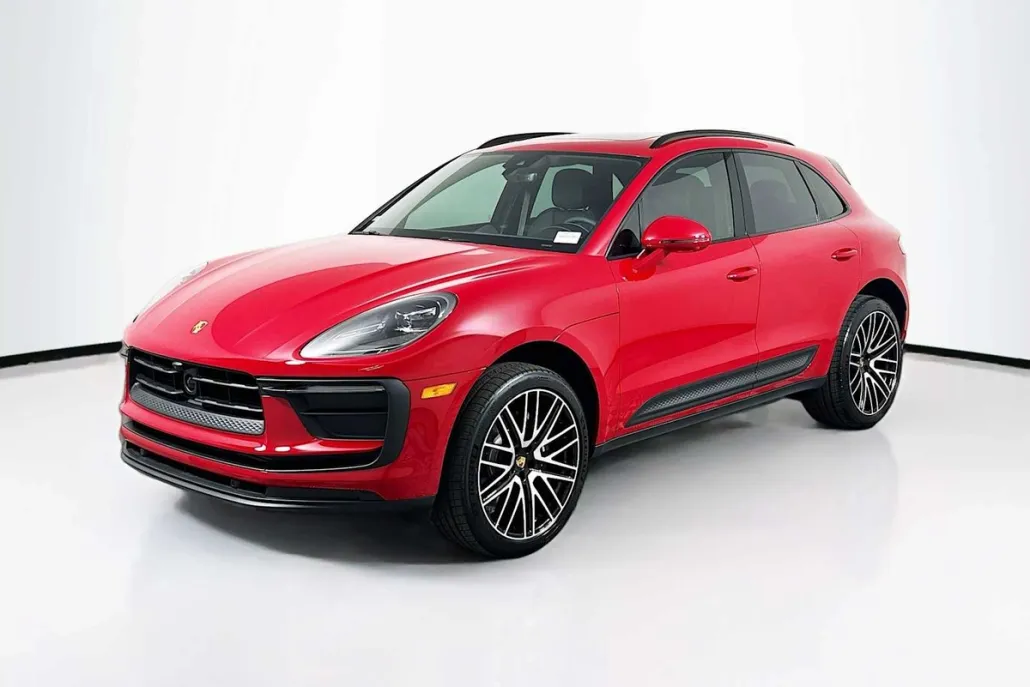 2025 Porsche Macan T photo 1