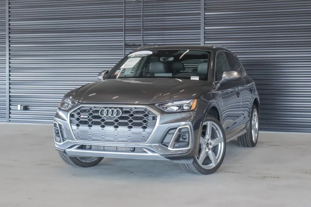 2022 Audi SQ5 Premium Plus photo 1