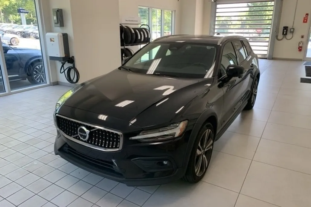 2024 Volvo V60 Cross Country B5 Plus photo 1