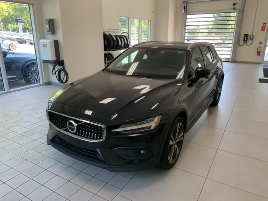 2024 Volvo V60 Cross Country B5 Plus photo 1
