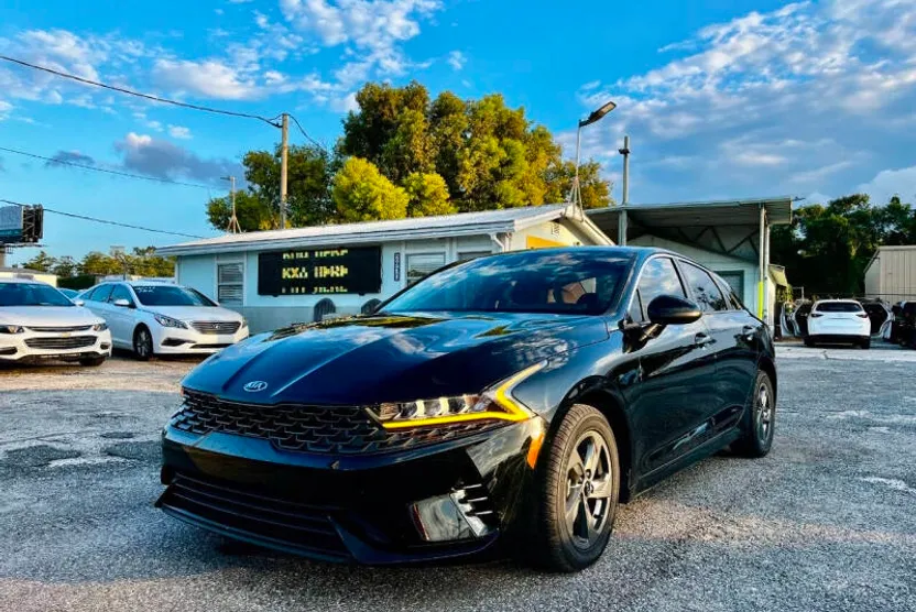 2021 Kia K5 LX photo 1