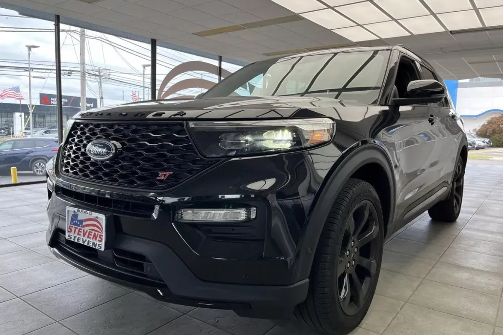 2022 Ford Explorer ST photo 1