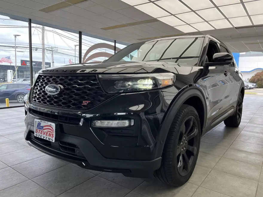 2022 Ford Explorer ST photo 1