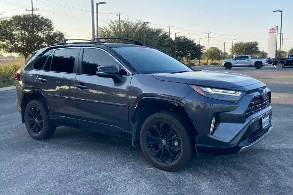 2022 Toyota RAV4 Hybrid XSE photo 1