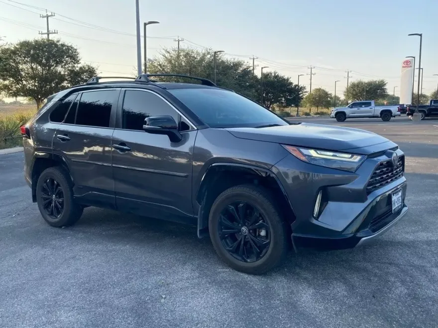 2022 Toyota RAV4 Hybrid XSE photo 1