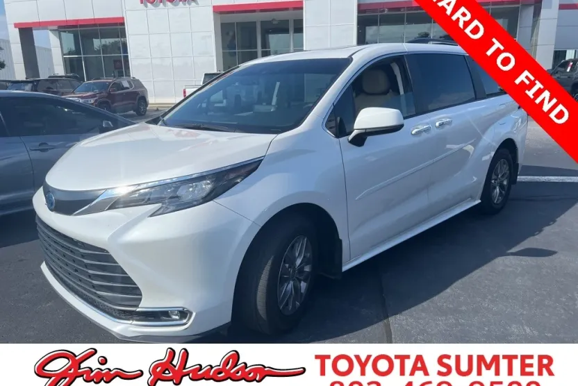 2024 Toyota Sienna XLE photo 1
