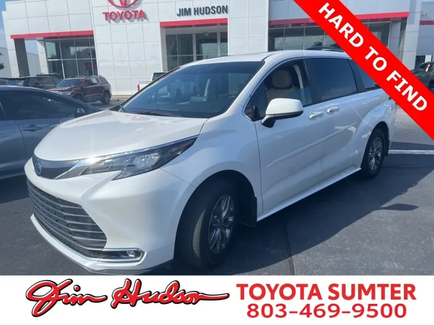 2024 Toyota Sienna XLE photo 1