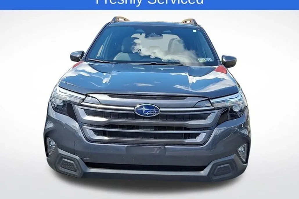 2025 Subaru Forester Premium photo 1