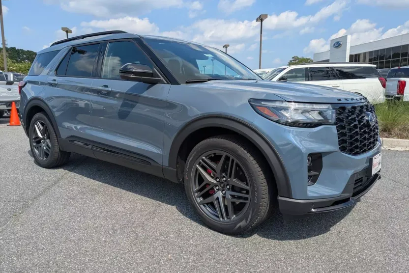 2025 Ford Explorer ST photo 1