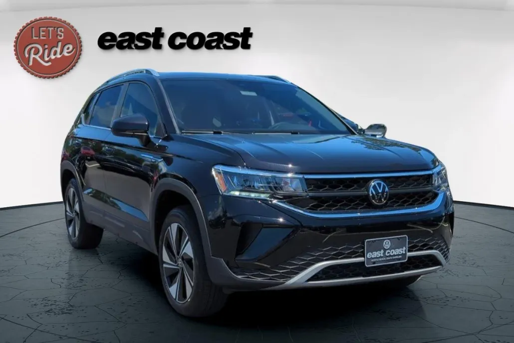 2024 Volkswagen Taos SE photo 1