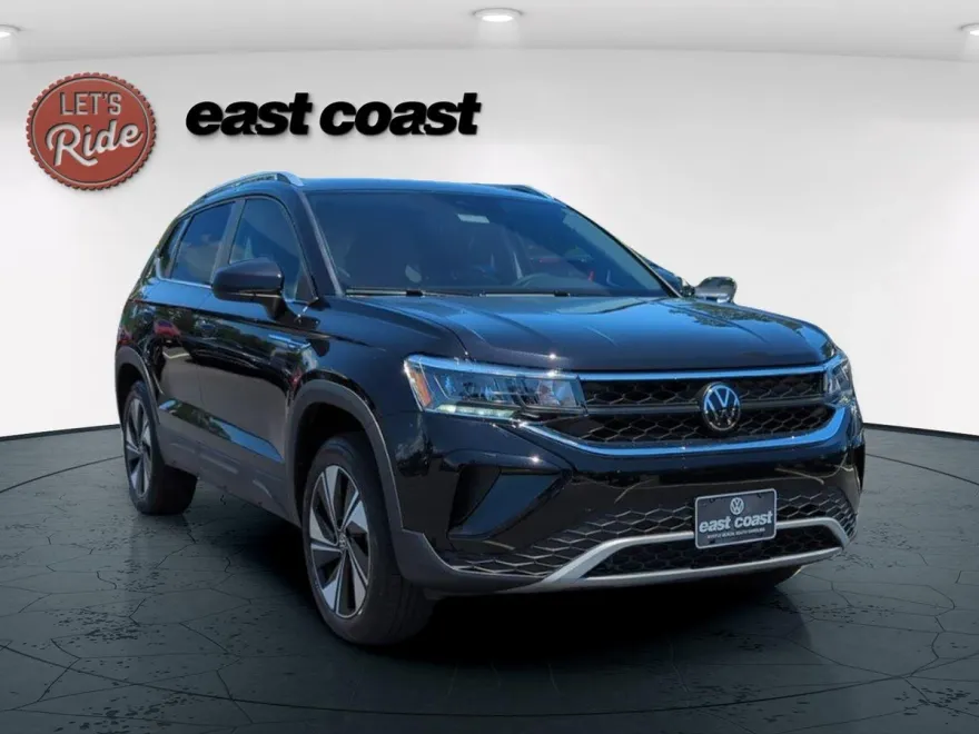 2024 Volkswagen Taos SE photo 1