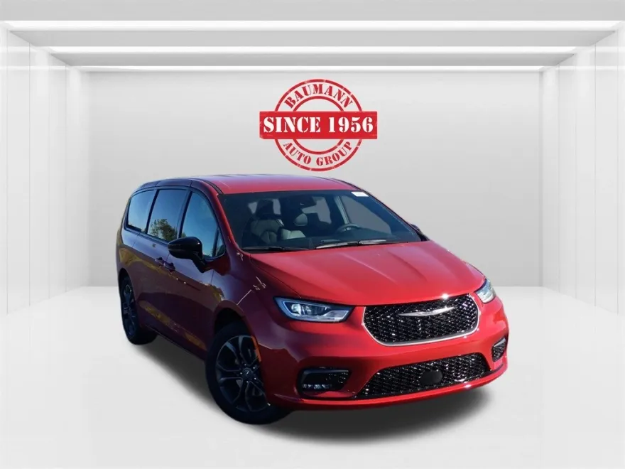 2026 Chrysler Pacifica photo 1