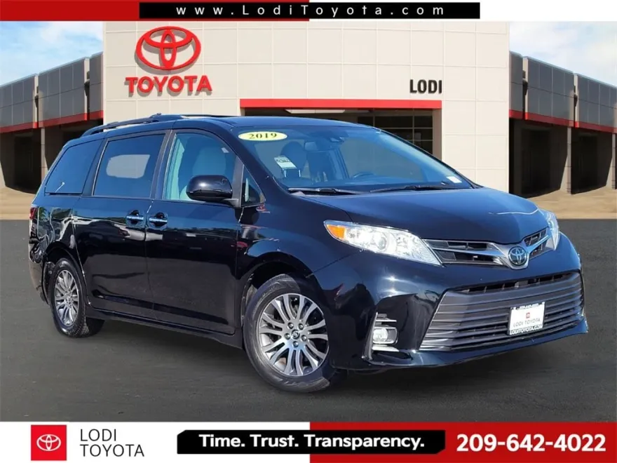 2019 Toyota Sienna XLE Premium photo 1