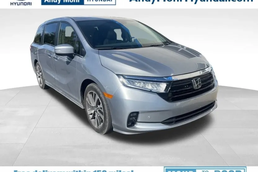 2024 Honda Odyssey Touring photo 1