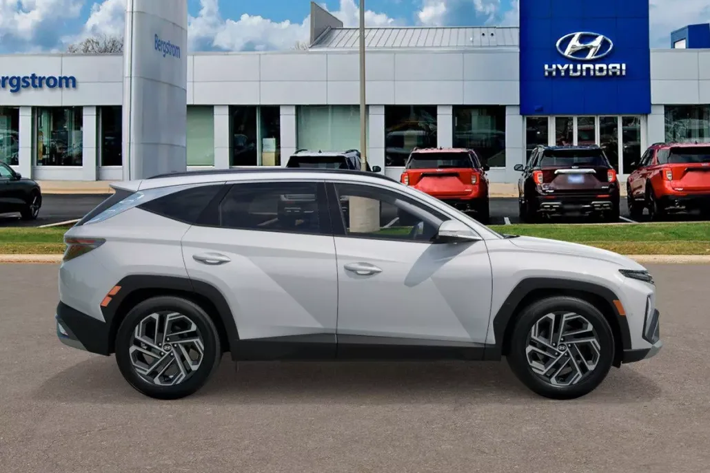 2025 Hyundai Tucson Hybrid Limited photo 1