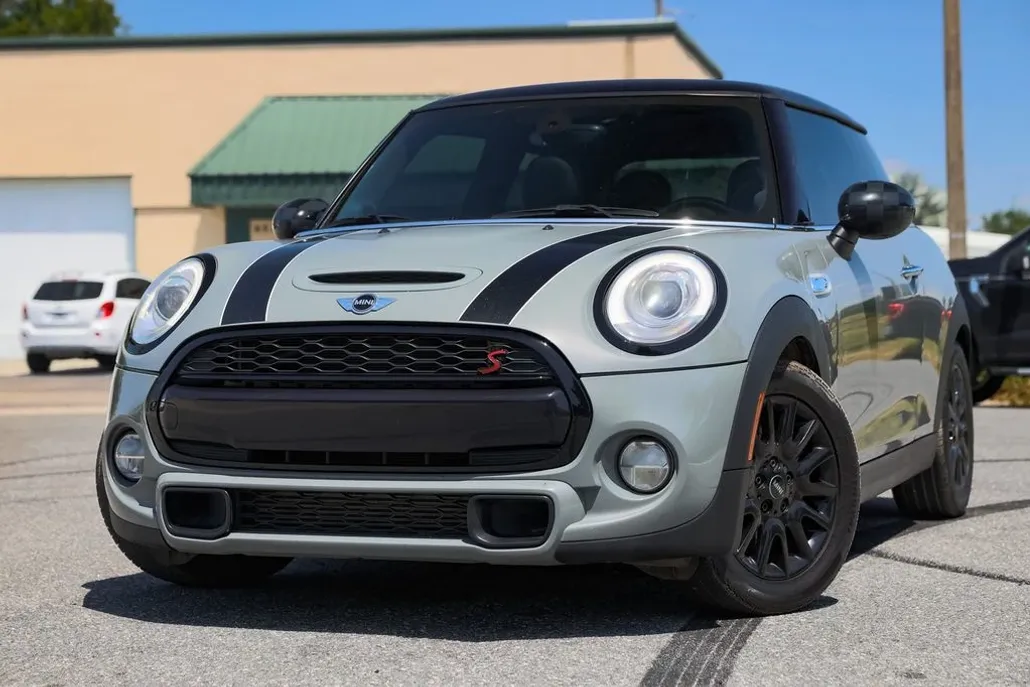 2017 Mini Cooper S Hardtop 2 Door photo 1