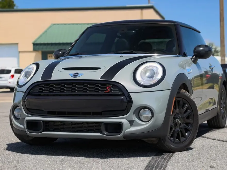 2017 Mini Cooper S Hardtop 2 Door photo 1
