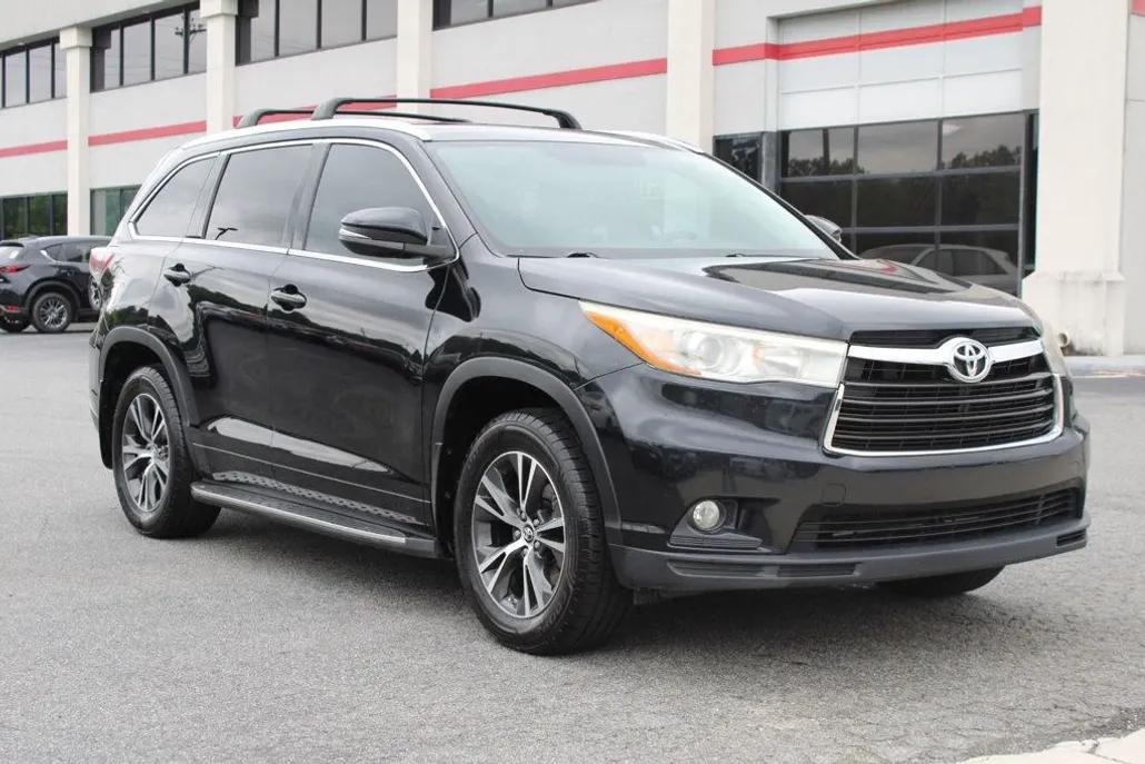 2016 Toyota Highlander XLE photo 1