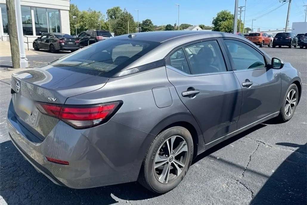 2022 Nissan Sentra SV photo 1