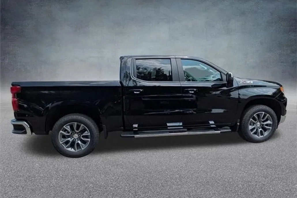 2026 Chevrolet Silverado 1500 LT photo 1