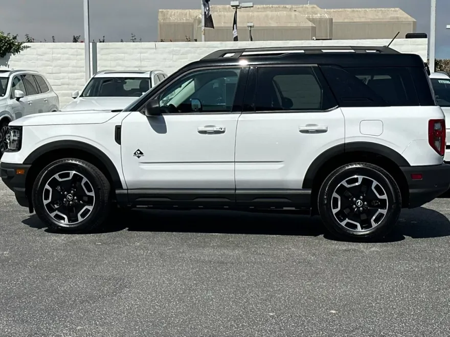 2024 Ford Bronco Sport Outer Banks photo 1