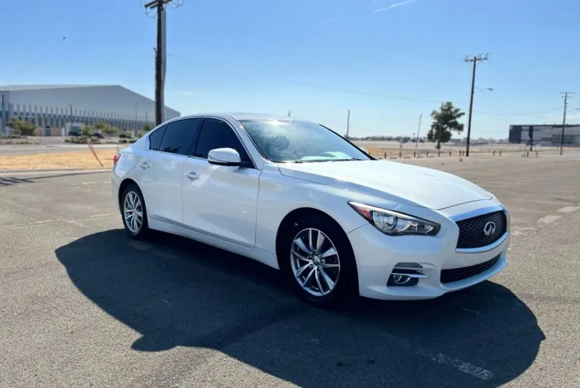 2015 Infiniti Q50 3.7 photo 1