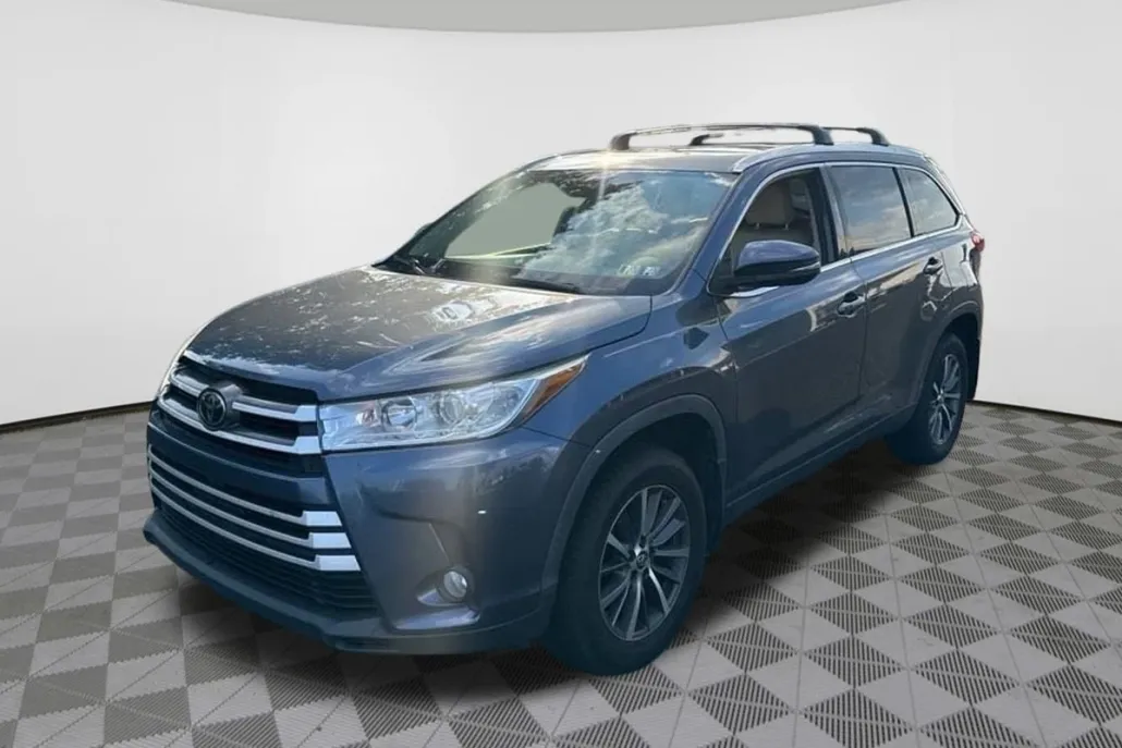 2019 Toyota Highlander XLE photo 1