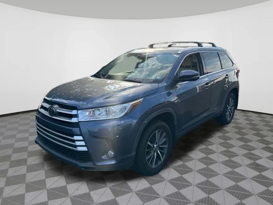 2019 Toyota Highlander XLE photo 1
